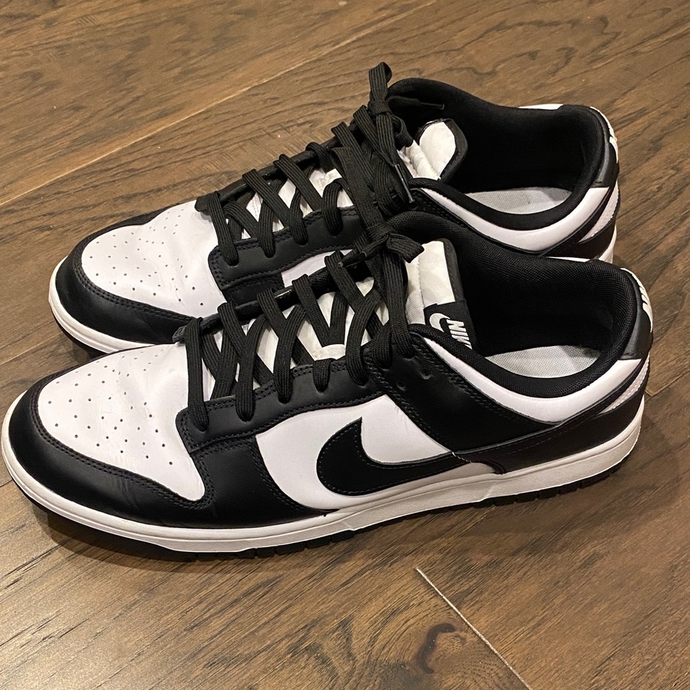 Nike Men's Black and White Sneakers